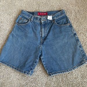 Vintage Levis Shorts, size 6
